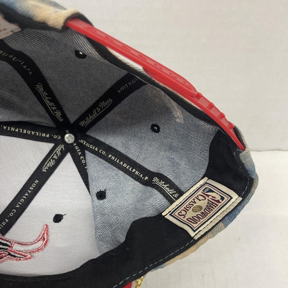 Hardwood Classics Mitchell & Ness NBA Chicago Bulls Bleached Denim Snapback Hat - Picture 8 of 8